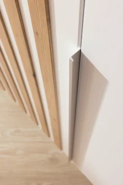 rauch Drehtürenschrank »Kleiderschrank Schrank Garderobe Breiten 181/226/271 cm LAMELLA« 3 verschiedene Ausstattungen BASIC/CLASSIC/PREMIUM (inkl. SOFT-CLOSE),elegante Lamellen-Auflage in 3D Akustikpaneel Optik MADE IN GERMANY
