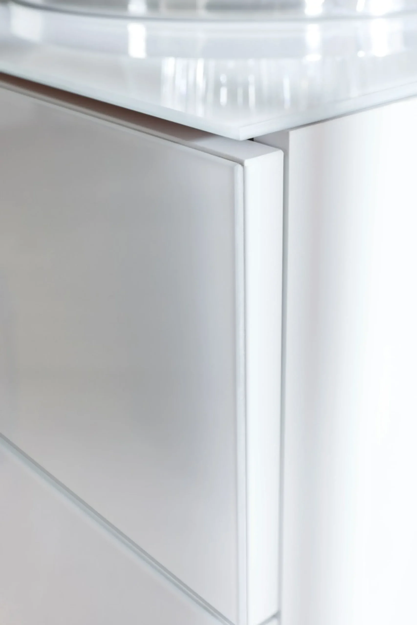 rauch Kombikommode »Kommode Türkommode Sideboard Kombikommode FLIPP mit Glasfront« Breite 160 cm mit 2 Einlegeböden,2-türig, 3 Schubladen, Soft-Close-Funktion, Oberboden und Front Glas