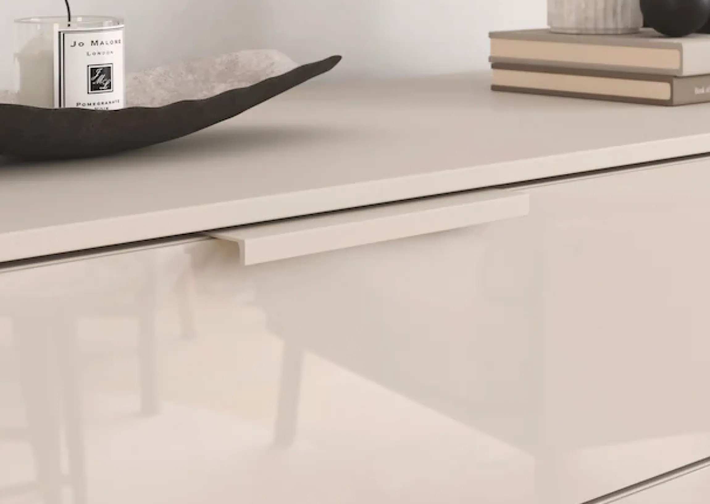 rauch Nachtkommode »Nachttisch Nachtkonsole MONTCLAR Frontauswahl Dekor/Hochglanz/Glas« Breite 40 cm / Höhe 61 cm, inkl. Soft-Close-Funktion,mit 3 geräumigen Schubladen, viele Griffvarianten MADE IN GERMANY