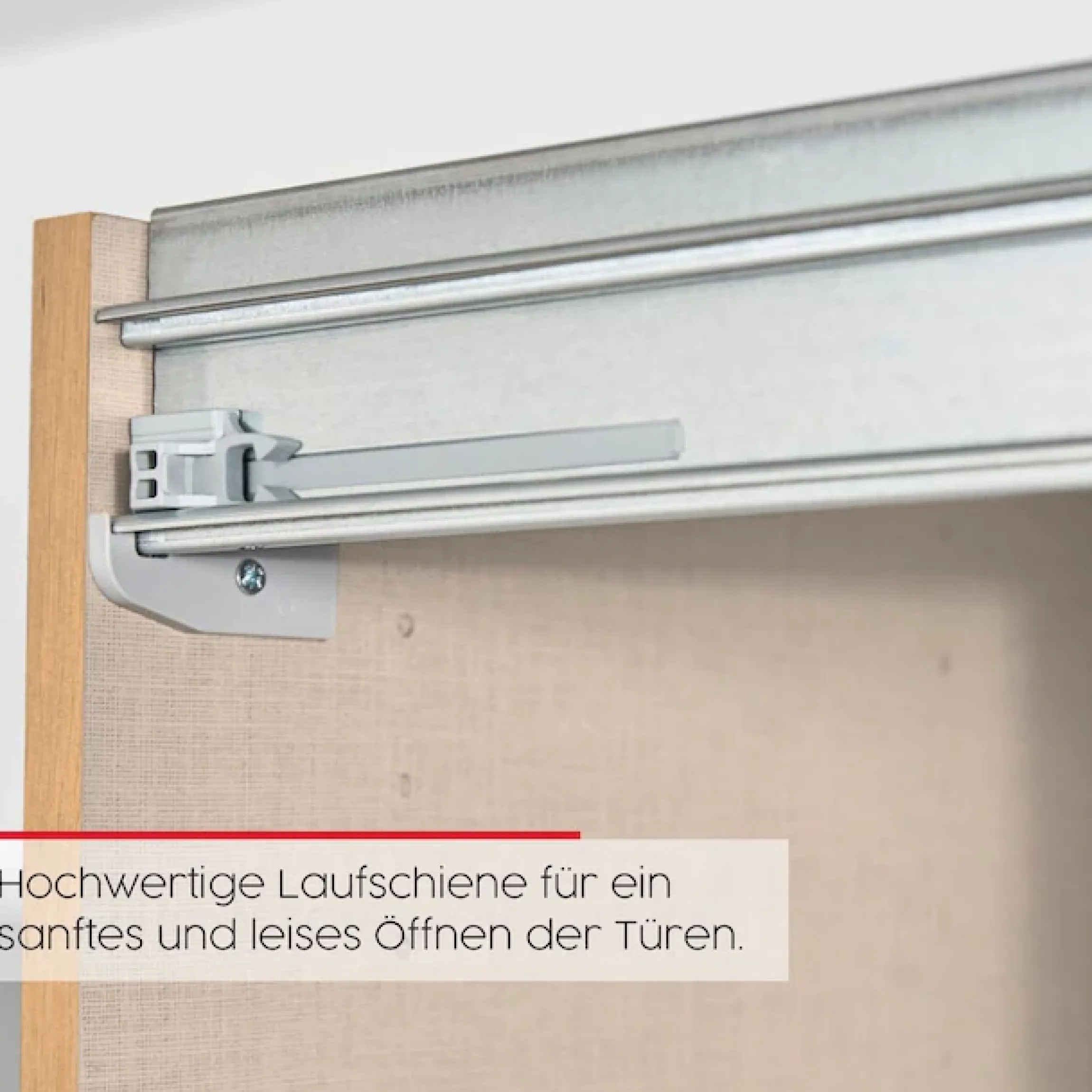 rauch Schwebetürenschrank »Kleiderschrank Schrank Garderobe Schlafzimmerschrank SCALE-WOOD« edle geteilte Front in massiver Asteiche mit Spiegel MADE IN GERMANY