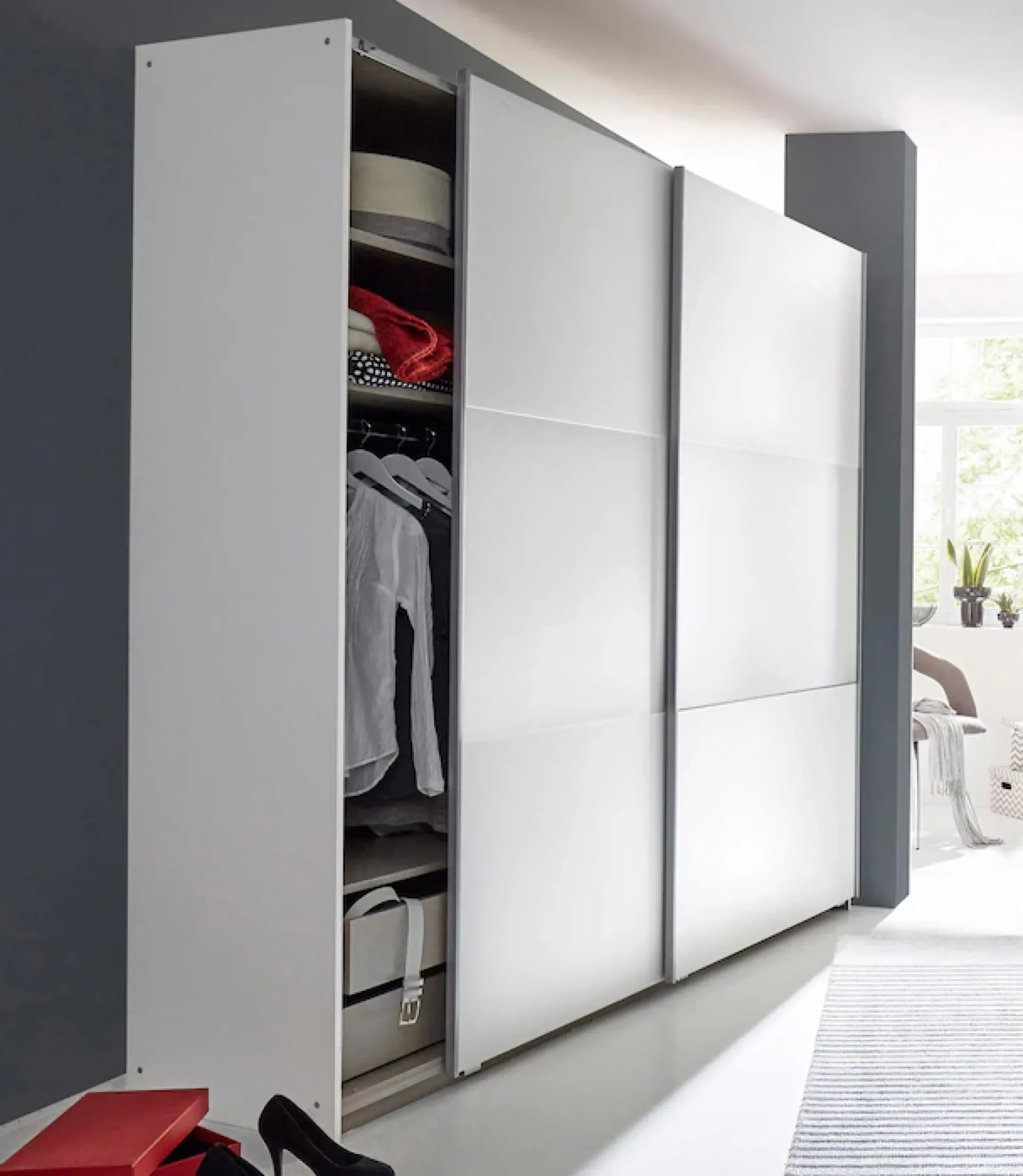 rauch Schwebetürenschrank »Kleiderschrank Schrank Garderobe Wäscheschrank Schlafzimmer BORBA« Breiten 218/260 cm, Höhe 210 cm,optional mit Absetzung in Graumetallic MADE IN GERMANY