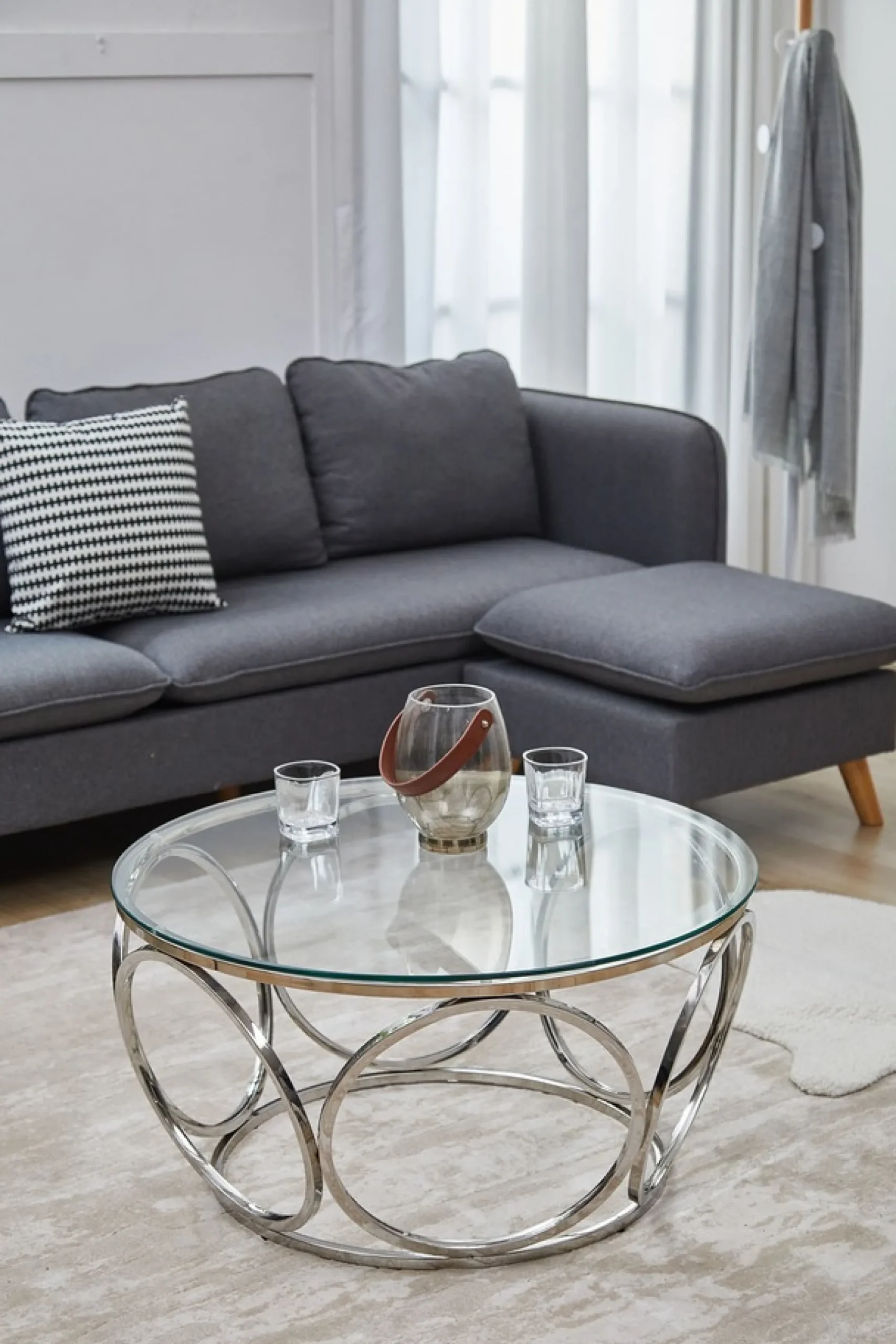 SalesFever Couchtisch »Couchtisch im eleganten Stil« mit Design-Gestell aus Stainless Steel