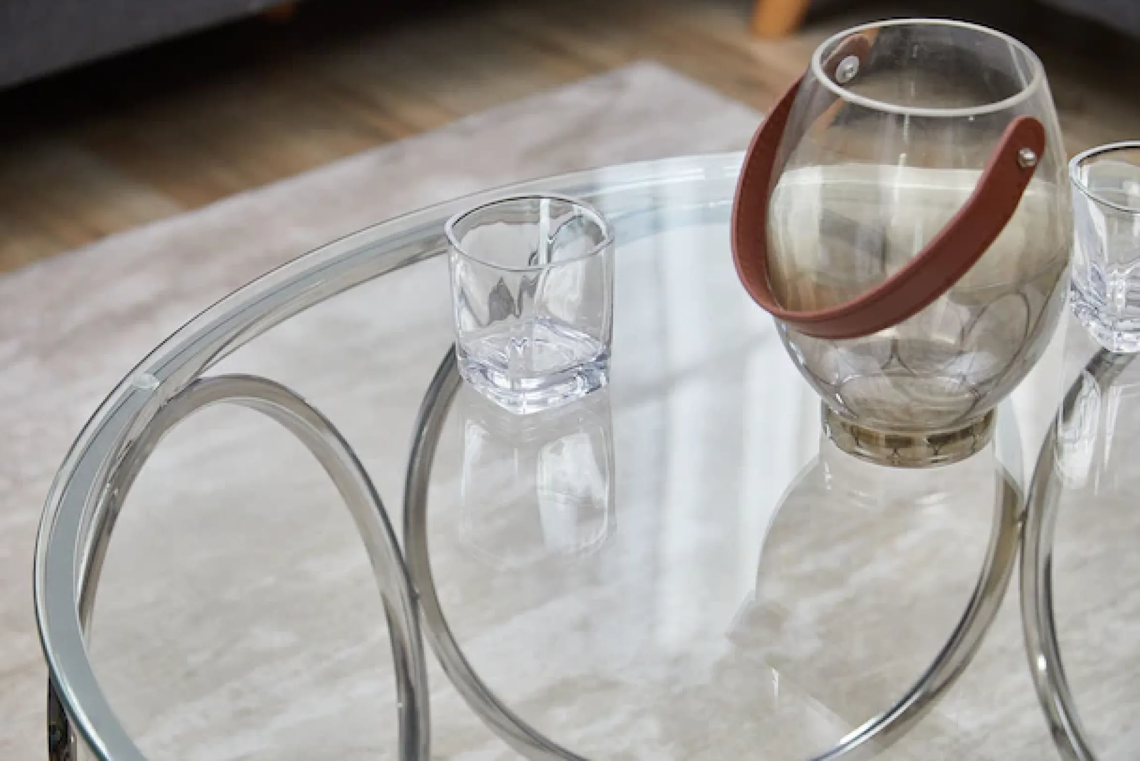 SalesFever Couchtisch »Couchtisch im eleganten Stil« mit Design-Gestell aus Stainless Steel