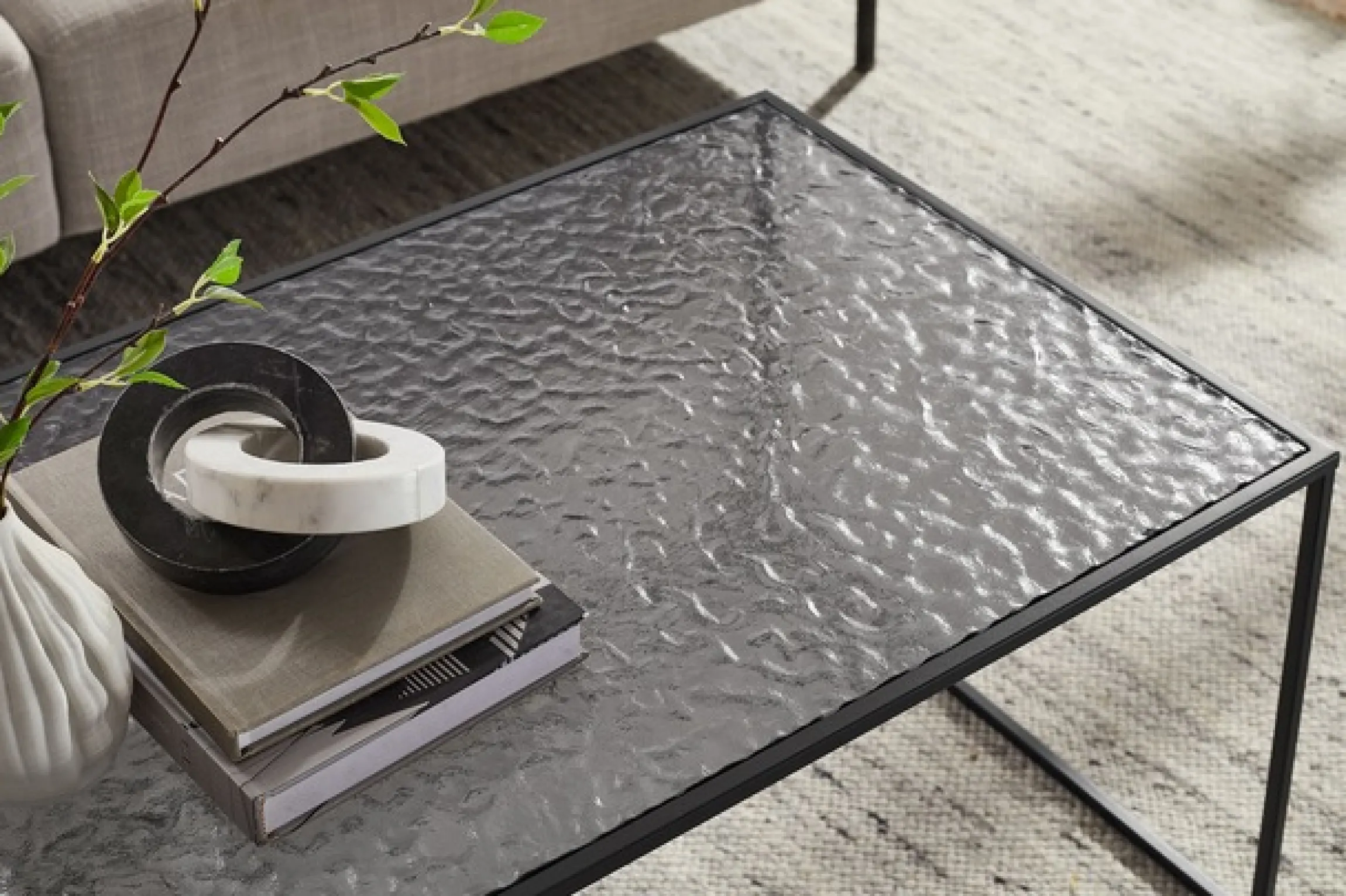 SalesFever Couchtisch »Wohnzimmertisch - Design trifft Funktionalität« 1 Stk. tlg. Glasplatte mit Strukturoptik