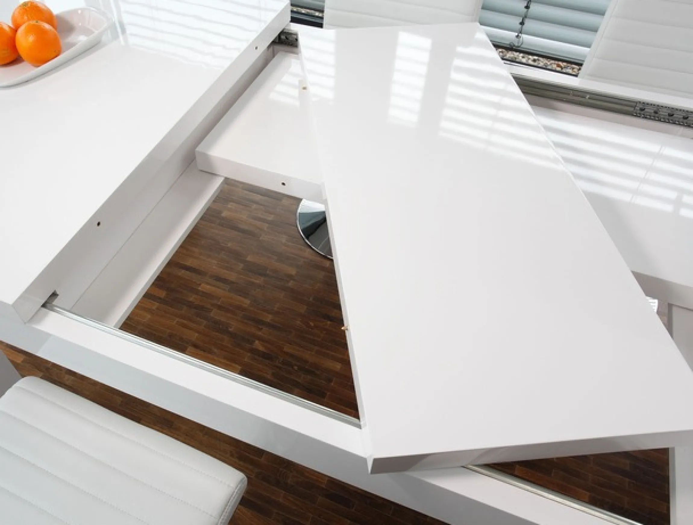 SalesFever Esstisch »Odense - Design Tisch für stilvolle Mahlzeiten« Mit praktischen Ansteckplatten erweiterbar