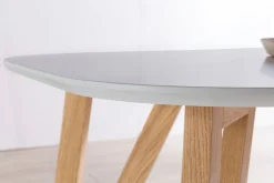 SalesFever Esstisch »Solna - Stilvoller Tisch für Ihr Zuhause« Massive Eichen-Haarnadelbeine: Natürliches Design-Statement