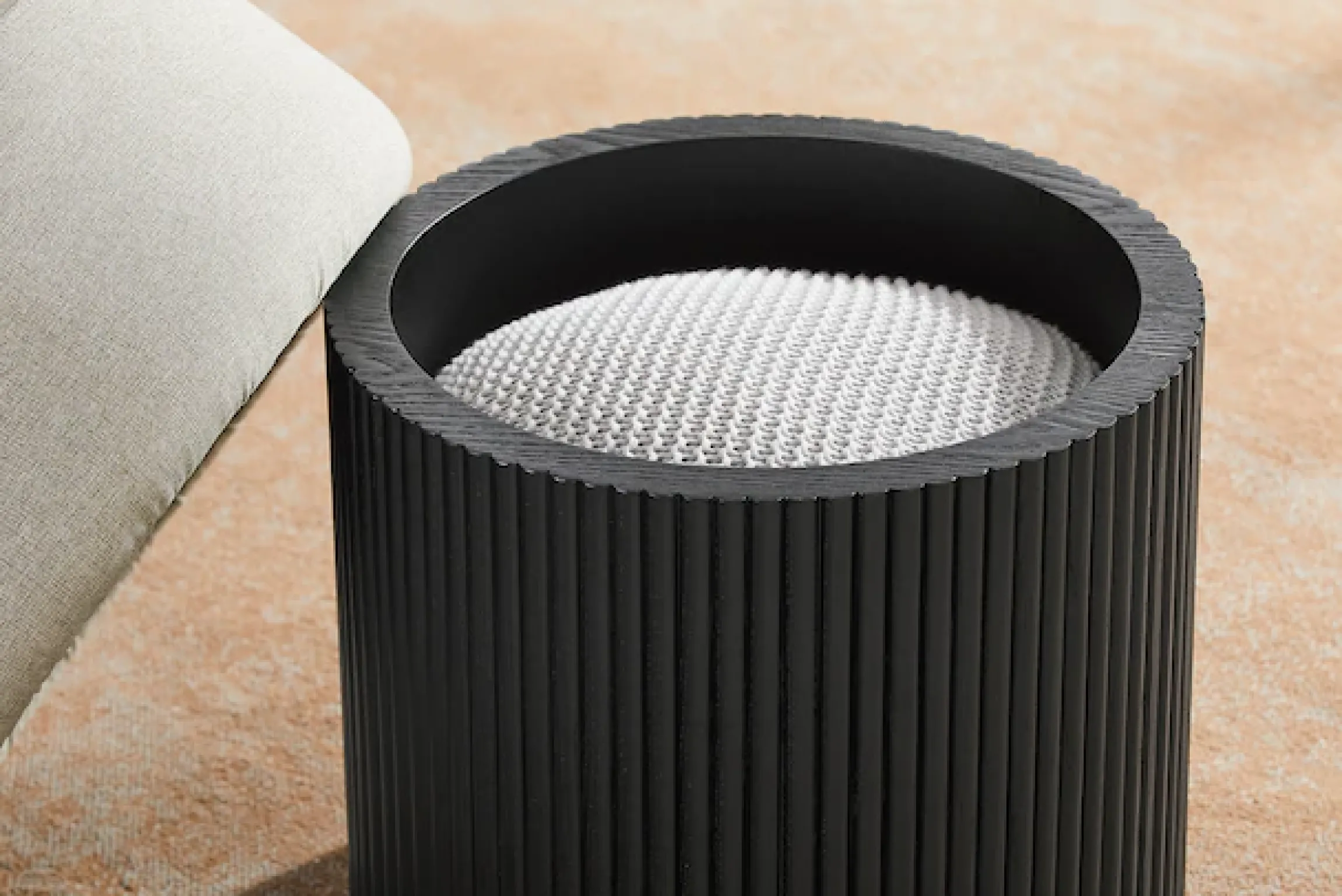 SalesFever Stauraumhocker »Ilovik Hocker mit abnehmbarer Sitzfläche – kompakter Design-Hocker« 1 Stk. tlg. Praktischer Pouf mit Stauraum, ideal fürs Wohnzimmer