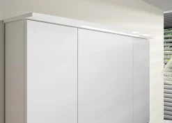 Saphir Badezimmerspiegelschrank »Serie 4010 Badezimmer-Spiegelschrank inkl. LED-Beleuchtung im Kranz« Badschrank 142 cm breit, 3 Türen, 6 Glas-Einlegeböden, inkl Türdämpfer
