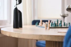 SIT Esstisch »Genf aus Mangoholz mit Säulenfuß im Ribbed-Look« Runder Tisch mit extravagantem Lamellendesign und markantem Säulenfuß