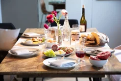 SIT Esstisch »Mangoholz Massivholz mit Schweizer Kante & Metallbeinen« Modernes Industrial-Design mit konischen schwarzen Metallbeinen