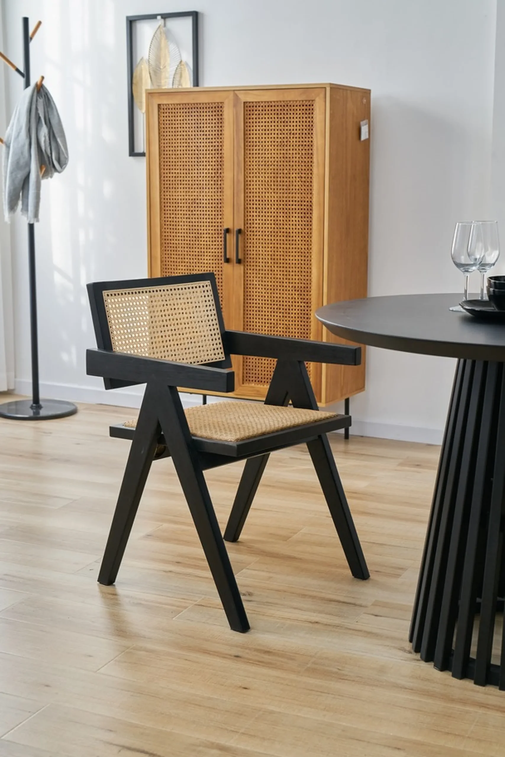 SIT Esstisch »Portland Ø 100 cm mit Säulengestell & Schweizer Kante« Säulenfuß schafft komfortable Beinfreiheit am Esstisch