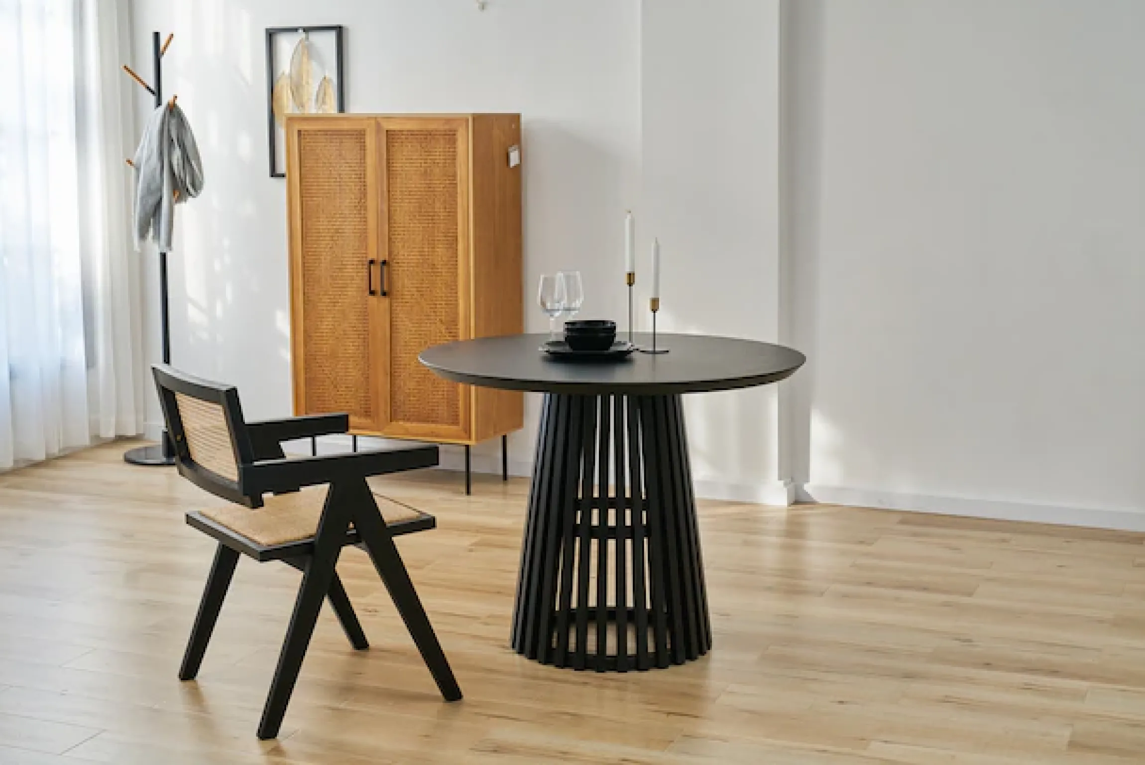 SIT Esstisch »Portland Ø 100 cm mit Säulengestell & Schweizer Kante« Säulenfuß schafft komfortable Beinfreiheit am Esstisch