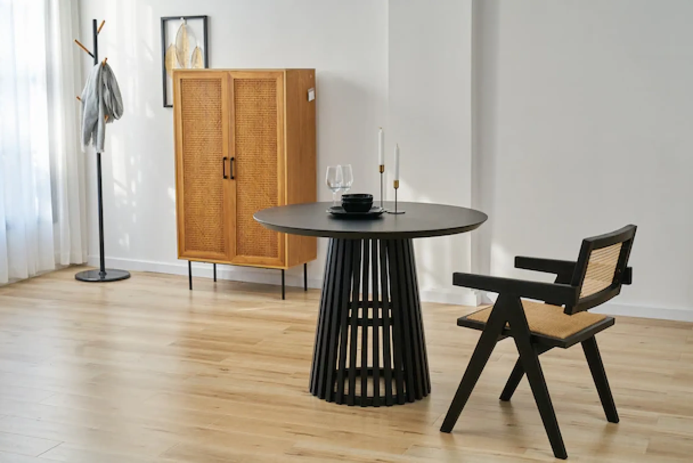 SIT Esstisch »Portland Ø 100 cm mit Säulengestell & Schweizer Kante« Säulenfuß schafft komfortable Beinfreiheit am Esstisch