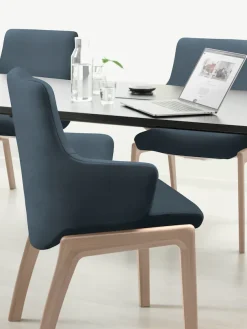 Stressless® Polsterstuhl »Laurel« () Low Back mit Armlehne, Größe L, mit abgerundeten Beinen in Eiche natur