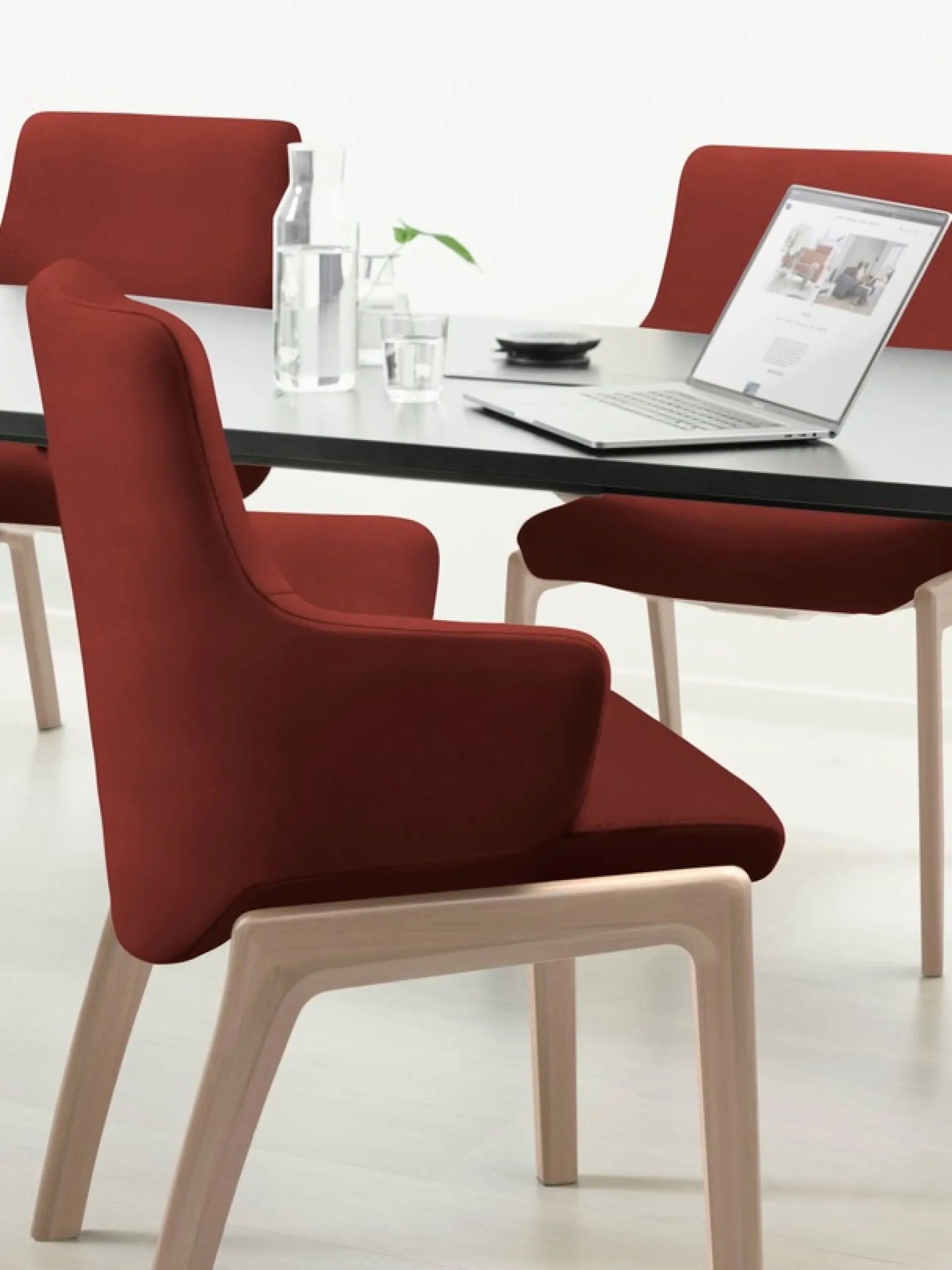 Stressless® Polsterstuhl »Laurel« () Low Back mit Armlehne, Größe L, mit abgerundeten Beinen in Walnuss