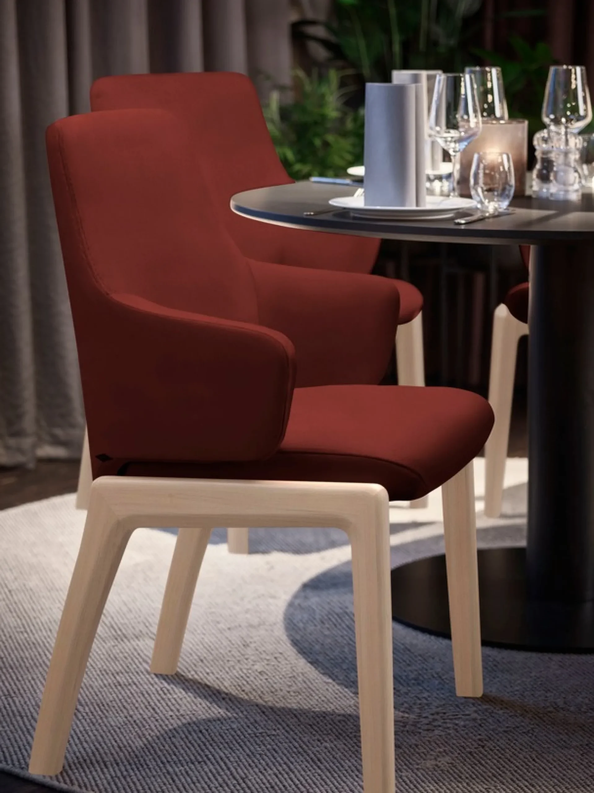 Stressless® Polsterstuhl »Laurel« () Low Back mit Armlehne, Größe L, mit abgerundeten Beinen in Walnuss