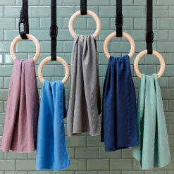 TOM TAILOR HOME Sporthandtuch »Fitnesstuch COLOR BATH« Logo Prägung, Mikrofaser, weich, schnell trocknend