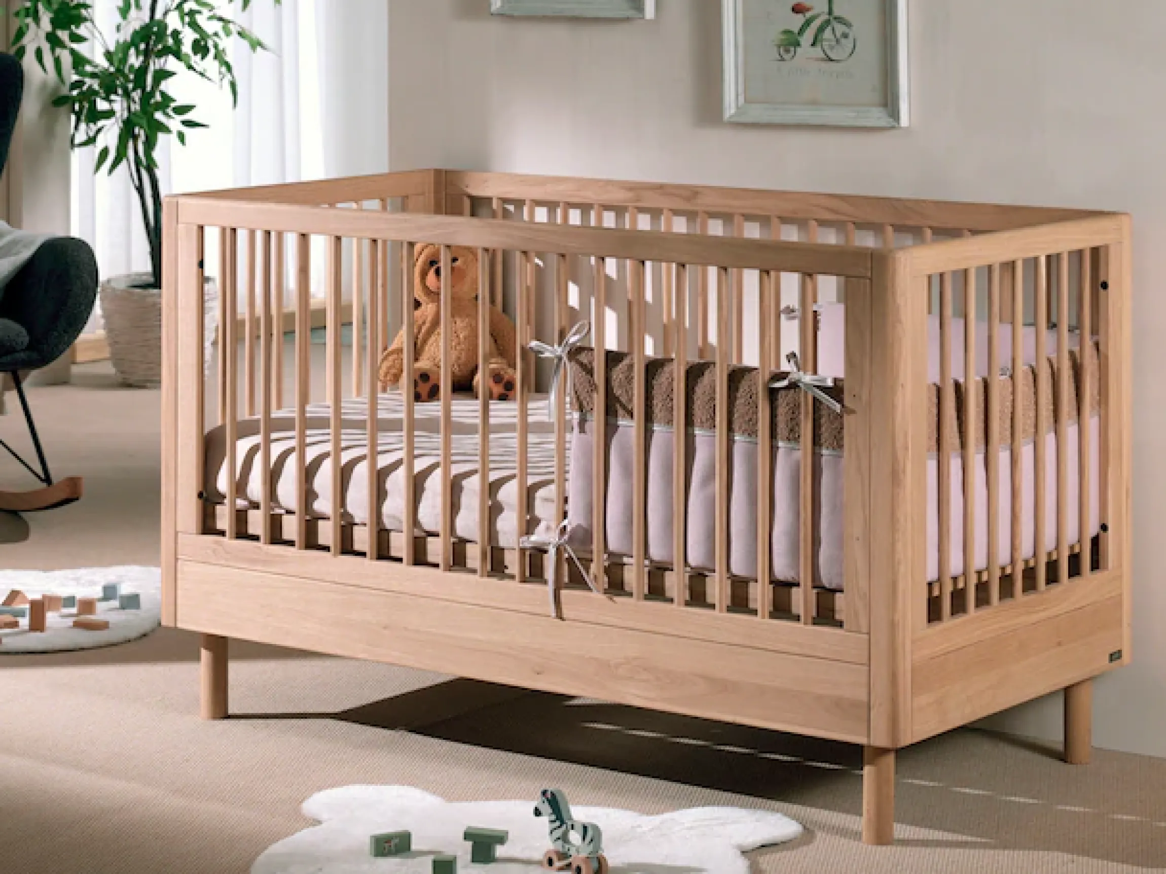 Vipack Babybett »hochwertig, stabil gebaut, Made in Europe, Oberfläche geölt lt. EN71-3« 70/140 cm, mit Schlupfsprossen und Lattenrost, höhenverstellbar