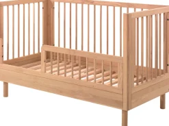 Vipack Babybett »hochwertig, stabil gebaut, Made in Europe, Oberfläche geölt lt. EN71-3« 70/140 cm, mit Schlupfsprossen und Lattenrost, höhenverstellbar