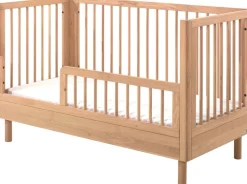 Vipack Babybett »hochwertig, stabil gebaut, Made in Europe, Oberfläche geölt lt. EN71-3« 70/140 cm, mit Schlupfsprossen und Lattenrost, höhenverstellbar