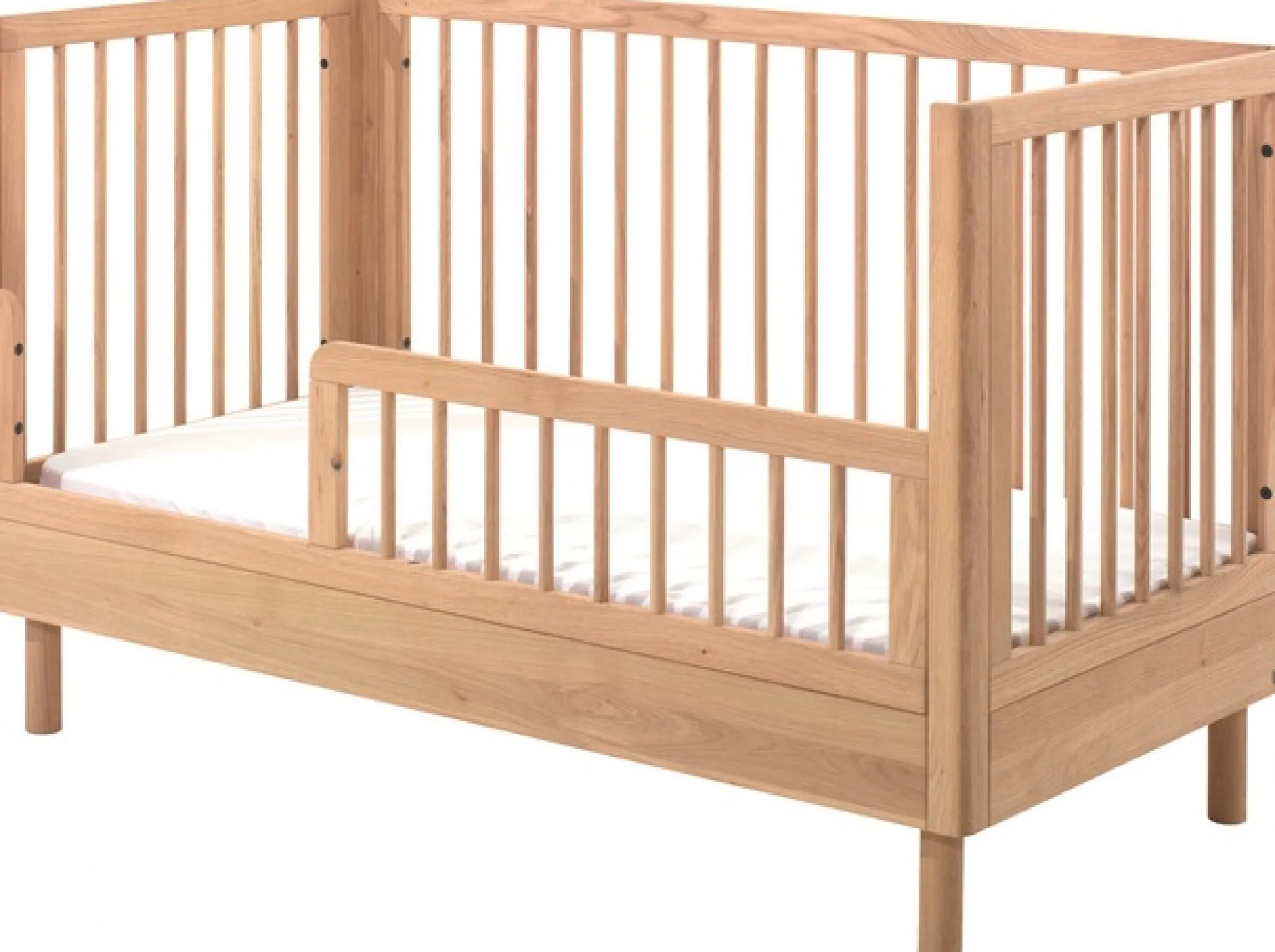Vipack Babybett »hochwertig, stabil gebaut, Made in Europe, Oberfläche geölt lt. EN71-3« 70/140 cm, mit Schlupfsprossen und Lattenrost, höhenverstellbar