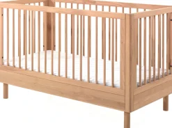Vipack Babybett »hochwertig, stabil gebaut, Made in Europe, Oberfläche geölt lt. EN71-3« 70/140 cm, mit Schlupfsprossen und Lattenrost, höhenverstellbar