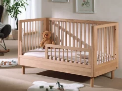 Vipack Babybett »hochwertig, stabil gebaut, Made in Europe, Oberfläche geölt lt. EN71-3« 70/140 cm, mit Schlupfsprossen und Lattenrost, höhenverstellbar