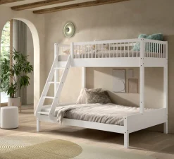 Vipack Etagenbett »Forrest Massivholzbett Made in Europe, stabil und hochwertig gebaut« Liegefläche 90/140x200 cm, mit Leiter, Rolllattenrost,mit Absturzschutz oben in Sprossenoptik, Buche weiß lackiert