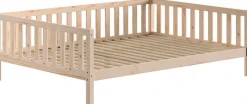 Vipack Kinderbett »Dallas, massiv Bett, Rausfallschutz, umbaubar vom Boden- zum Daybett« inkl. Rolllattenrost und Sprossenumrandung, 90 oder 140x200 cm breit,stabil und standfest gebaut, wahlweise Kiefer massiv natur oder weiß