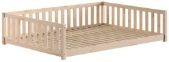 Vipack Kinderbett »Dallas, massiv Bett, Rausfallschutz, umbaubar vom Boden- zum Daybett« inkl. Rolllattenrost und Sprossenumrandung, 90 oder 140x200 cm breit,stabil und standfest gebaut, wahlweise Kiefer massiv natur oder weiß