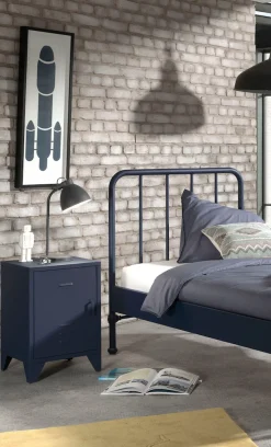 Vipack Nachtkonsole »Bronxx, mit 1 Tür mit Magnetverschluss, dahinter 2 geräumige Fächer« B/H/T ca. 40x60x40cm, moderner Industrial-Style, verschiedene Farben,