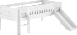 Vipack Spielbett »Scott mit niedriger Einstiegshöhe inkl. Leiter, Rutsche und Rollnrost« in Kiefer massiv, weiß 90x200 cm, wahlweise ohne und mit Rollboxen