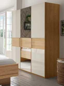 WIEMANN Kleiderschrank »Kiruna« mit Champagnerglas und Spiegel