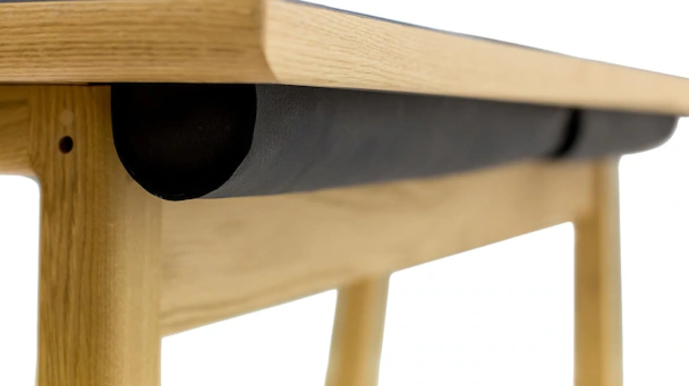 Woodman Schreibtisch »Mati« mit zwei Ledertaschen an der Seite des Tisches für Stauraum, FSC®