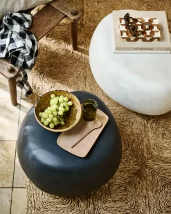 WOOOD Beistelltisch »Pebble aus Fiberclay mit abgerundeter organischer Form« Tragkraft 90 kg, Glasfaser-Ton-Verbundmaterial, pflegebedürftig