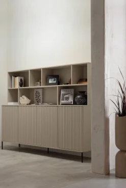 WOOOD Buffet »Gravu« New Gravure Hängeschrank, FSC-Kiefer bietet Stauraum und Präsentation