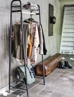 WOOOD Garderobenständer »Jovi Metall und Holzkleiderstange B 70 x T 41 x H 167 cm« Tragkraft 10 kg, Pfleiglicht, einfach zu montieren