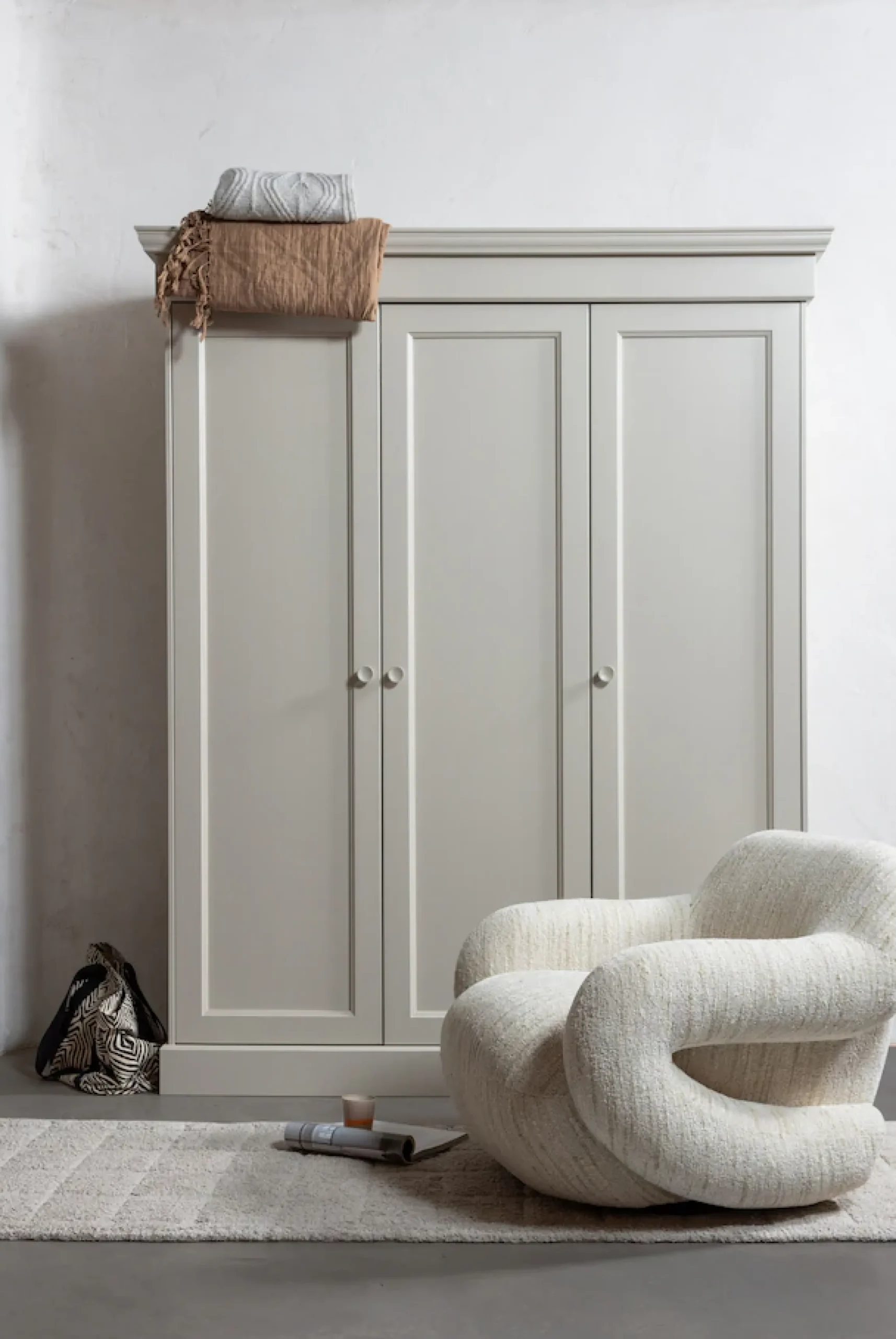 WOOOD Kleiderschrank »Olivia FSC®-Kiefernholz mit Hängebereich, H 212 x B 171 x T 63 cm« Tragkraft 10 kg pro Boden, Einlegeboden-Optionspakete erhältlich