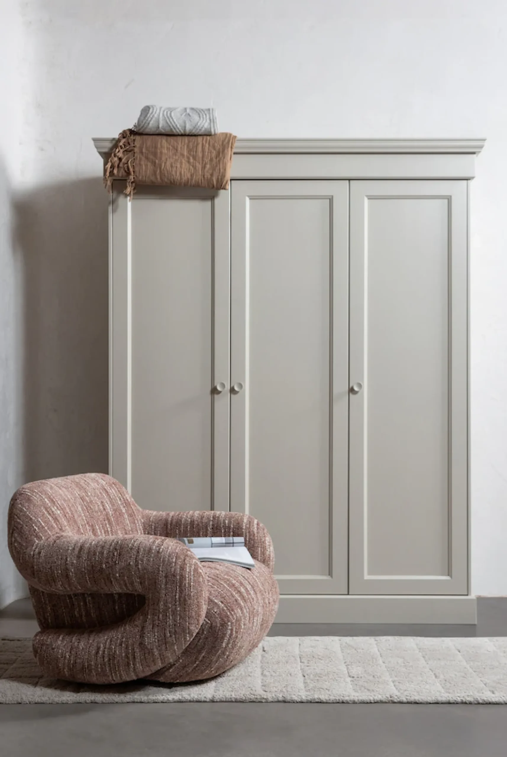 WOOOD Kleiderschrank »Olivia FSC®-Kiefernholz mit Hängebereich, H 212 x B 171 x T 63 cm« Tragkraft 10 kg pro Boden, Einlegeboden-Optionspakete erhältlich