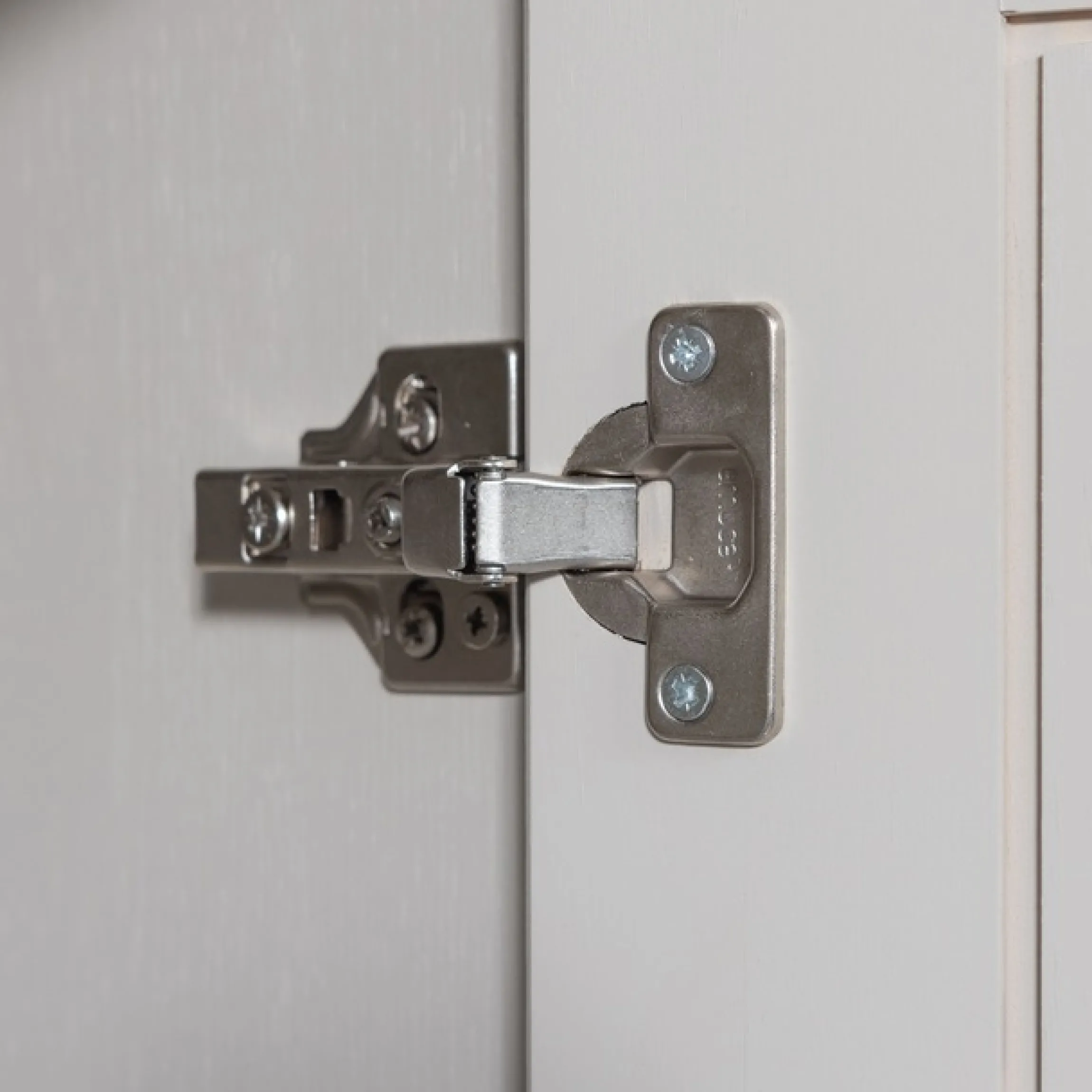 WOOOD Kleiderschrank »Olivia FSC®-Kiefernholz mit Hängebereich, H 212 x B 171 x T 63 cm« Tragkraft 10 kg pro Boden, Einlegeboden-Optionspakete erhältlich