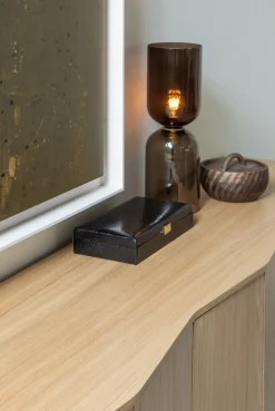 WOOOD Kommode Sideboard aus Eichenfurnier mit zeitlosem Design und Maserung