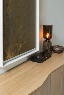 WOOOD Kommode Sideboard aus Eichenfurnier mit zeitlosem Design und Maserung