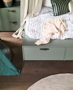 WOOOD Stauraumbett »Stage Massivholz FSC®-Kiefernholz mit Trittstufen 204 x 131 x 35 cm« Rollauszüge mit Ledergriff, breite Holzkante, Matratzenmaß 80x200 cm