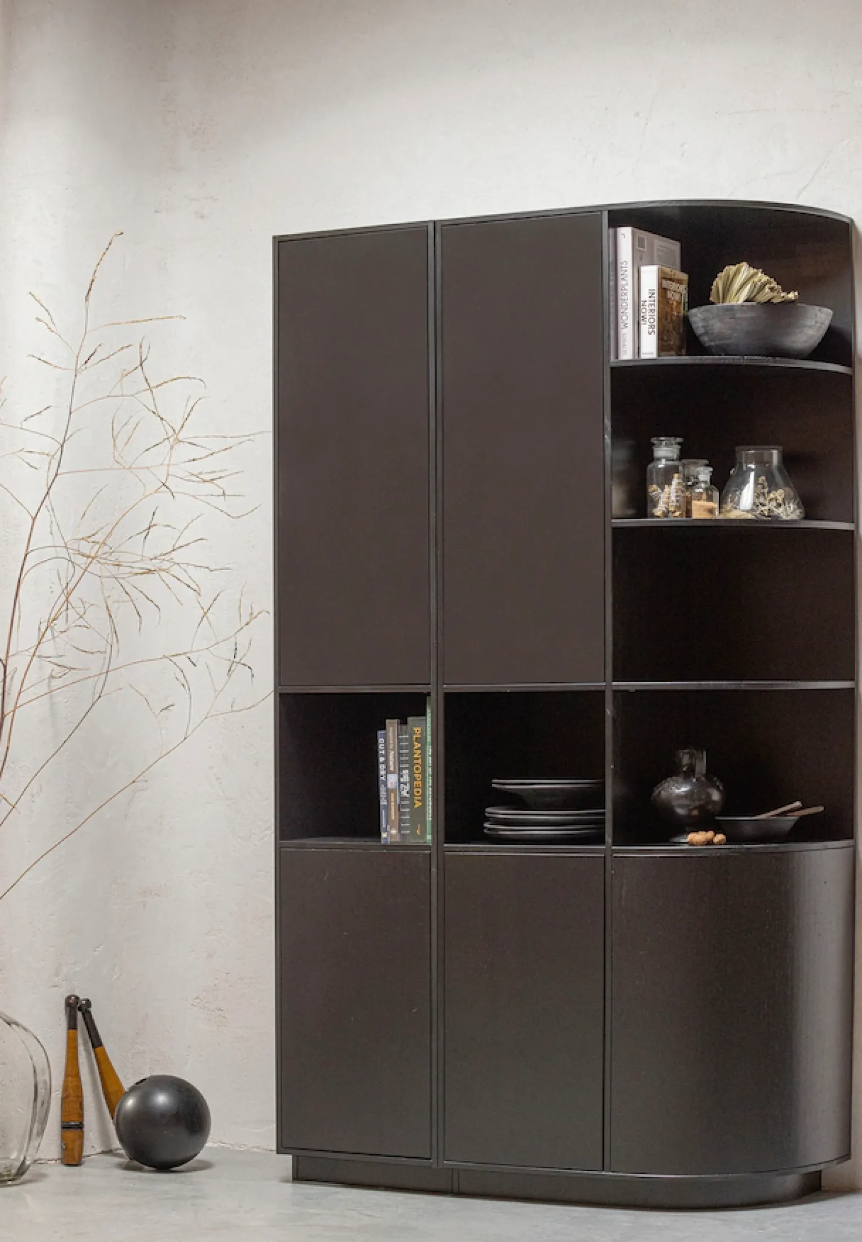 WOOOD Vitrine »Finca FSC®-Kiefernholz mit Druckmechanismus, H 210 x B 78 x T 40 cm« Tragkraft 10 kg pro Boden, schwebende Optik, Wandbefestigung empfohlen